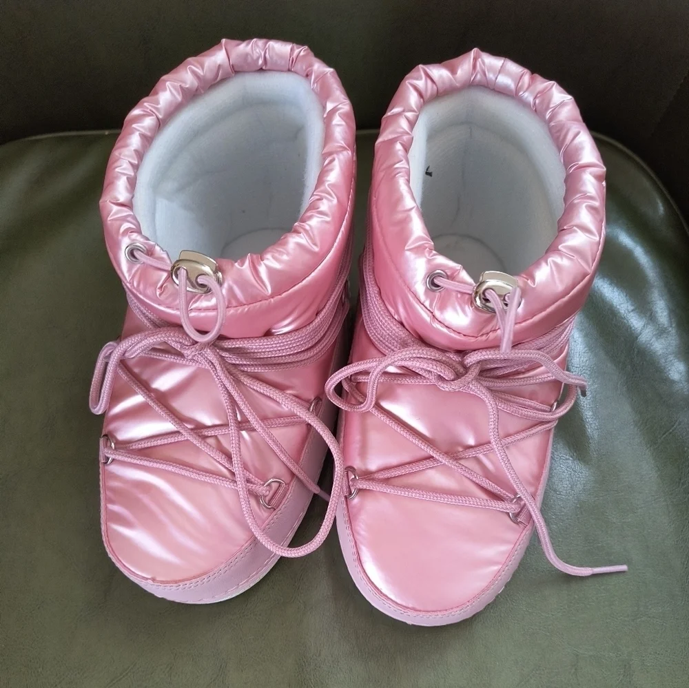 Public desire metallic pink moon boots zuri women's 5 slip on lace up puffer coa